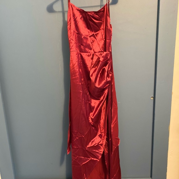 Formal burgundy red dress. Brand new from Shein. Size large. - Picture 3 of 6